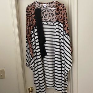 BNWT LuLaRoe Savannah L/XL